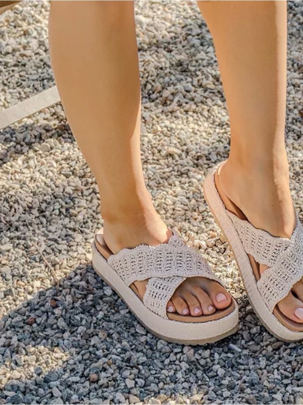 Dolce vita Women's Beige Crochet Platform Slide Sandal